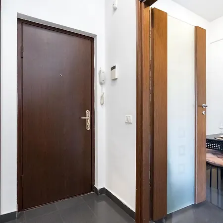 Modern And Spacious Apartment-prime Location Old Town *