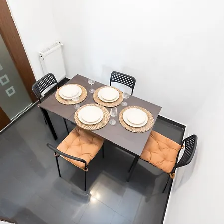 Modern And Spacious - Prime Location Old Town Daire *