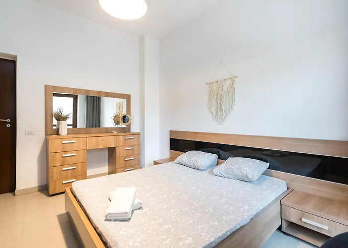 Modern And Spacious - Prime Location Old Town Bükreş