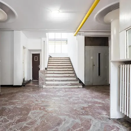 Modern And Spacious Apartment-prime Location Old Town