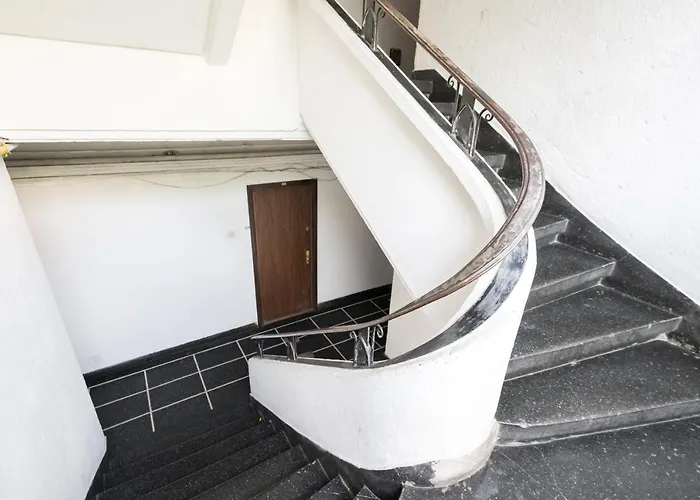 Modern And Spacious - Prime Location Old Town Apartament